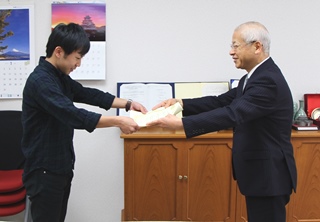 award1-2.jpg