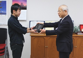 award2-1.jpg